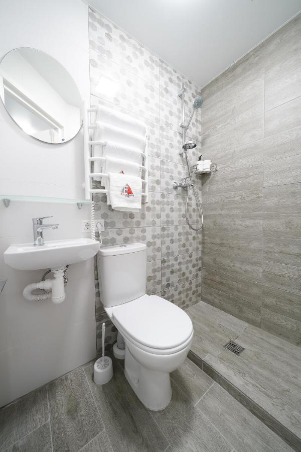 Myfreedom Апартаменти Метро Чернігівська Інститут Серця Kyiv Exterior photo